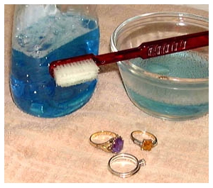 How to clean jewelry