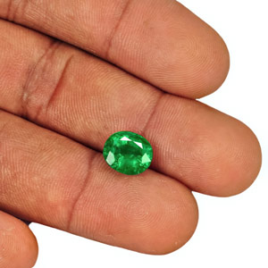 4.05-Carat Fiery Velvet Green Oval-Cut Emerald from Zambia - Click Image to Close