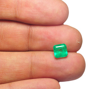 1.58-Carat Pleasing Vivid Green Emerald from Colombia - Click Image to Close