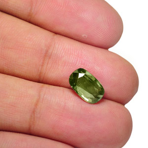 3.30-Carat Exquisite Eye-Clean Olive Green Sapphire (Unheated) - Click Image to Close