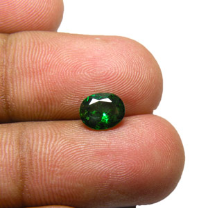 0.93-Carat Dark Green Oval-Cut Tsavorite Garnet from Kenya - Click Image to Close